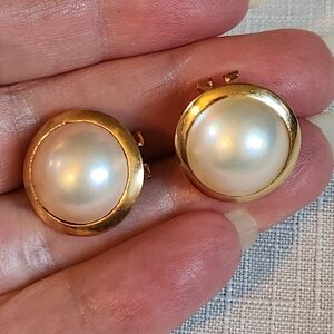 14K Yellow Gold And Pearl Earrings With Leaverback